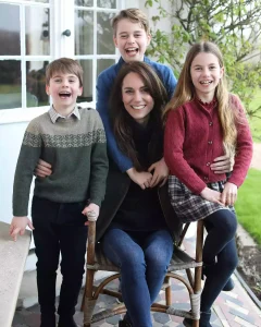 The Duchess of Cambridge shares a heartfelt moment with her children as she expresses gratitude for support during her recovery. (Photo: Instagram)