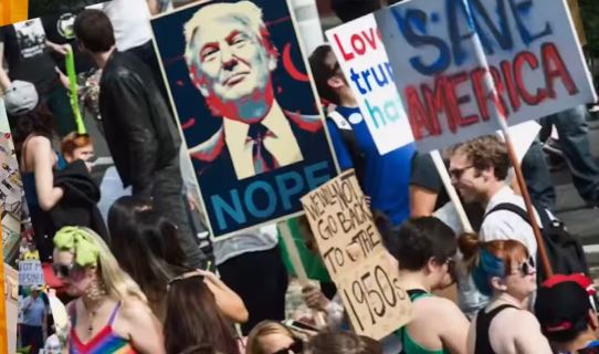 Protesters marched peacefully across the UK in defiance of Trump’s second term. (Image by @nokingsprotest via Instagram)