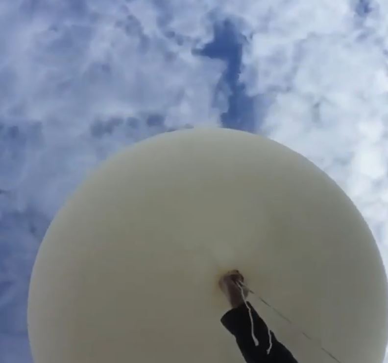 Officials warn that smuggler balloons threaten national security. (Image by @meteorologistacatiabraga via Instagram)