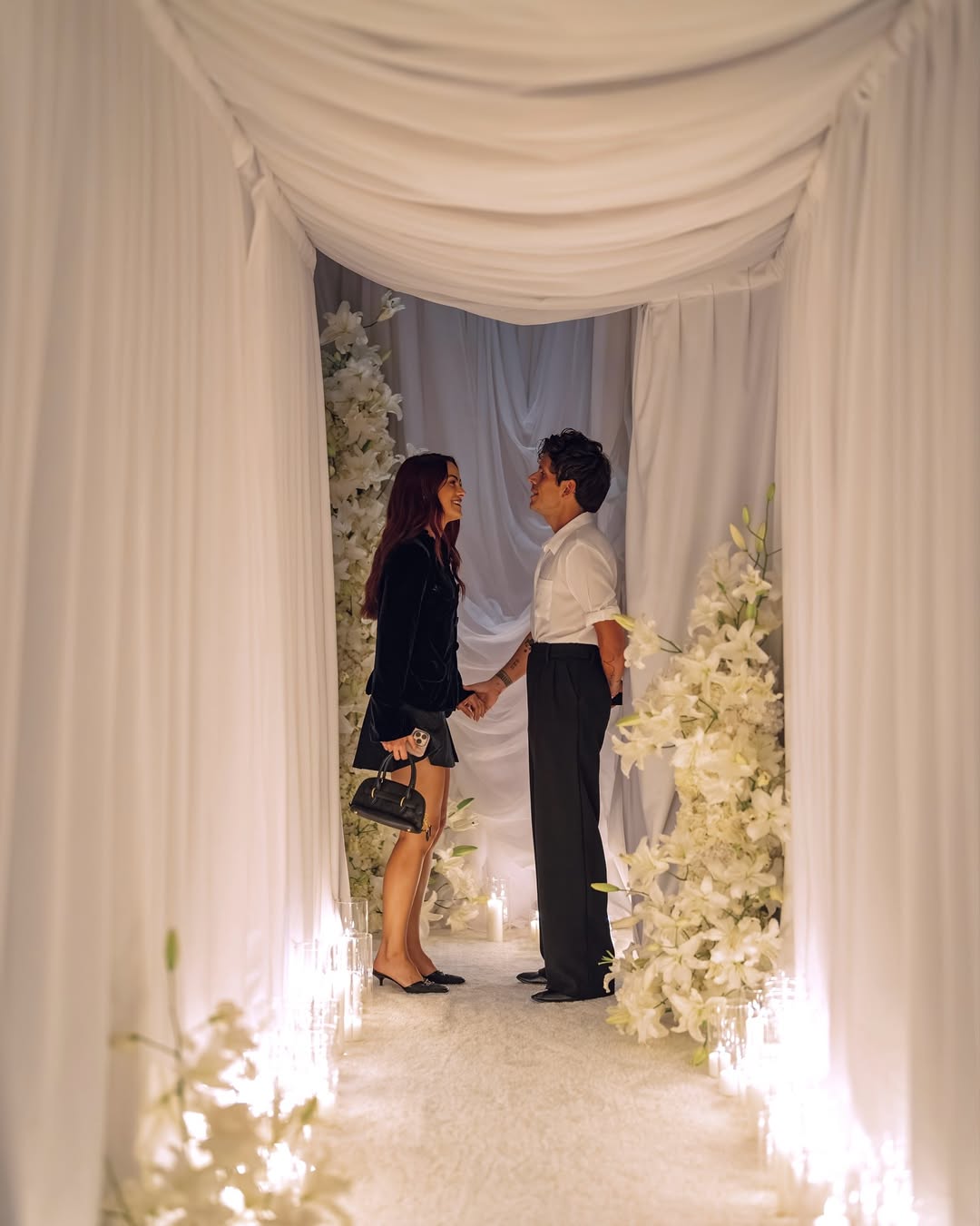 The proposal took place during a surprise party with loved ones present. (Image by @camimendes via Instagram)