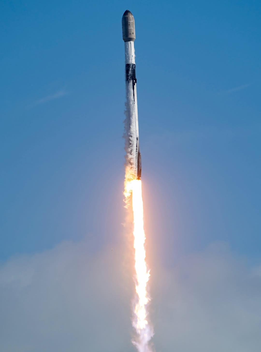 Starship’s enormous size and weight make lunar missions technically challenging. (Image by @spacex via Instagram)