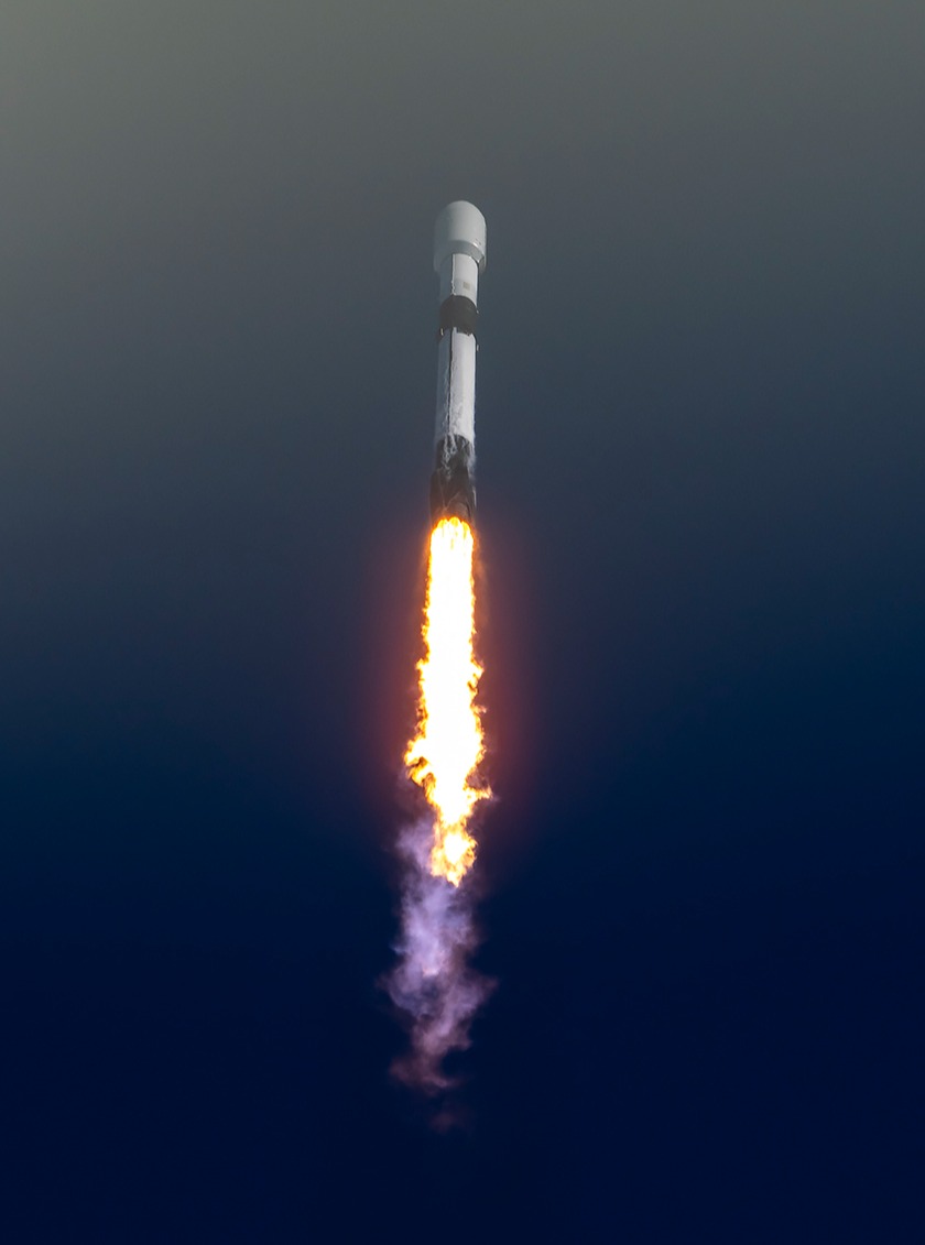 Blue Origin’s smaller Blue Moon lander offers a simpler alternative for Artemis missions. (Image by @spacex via Instagram)